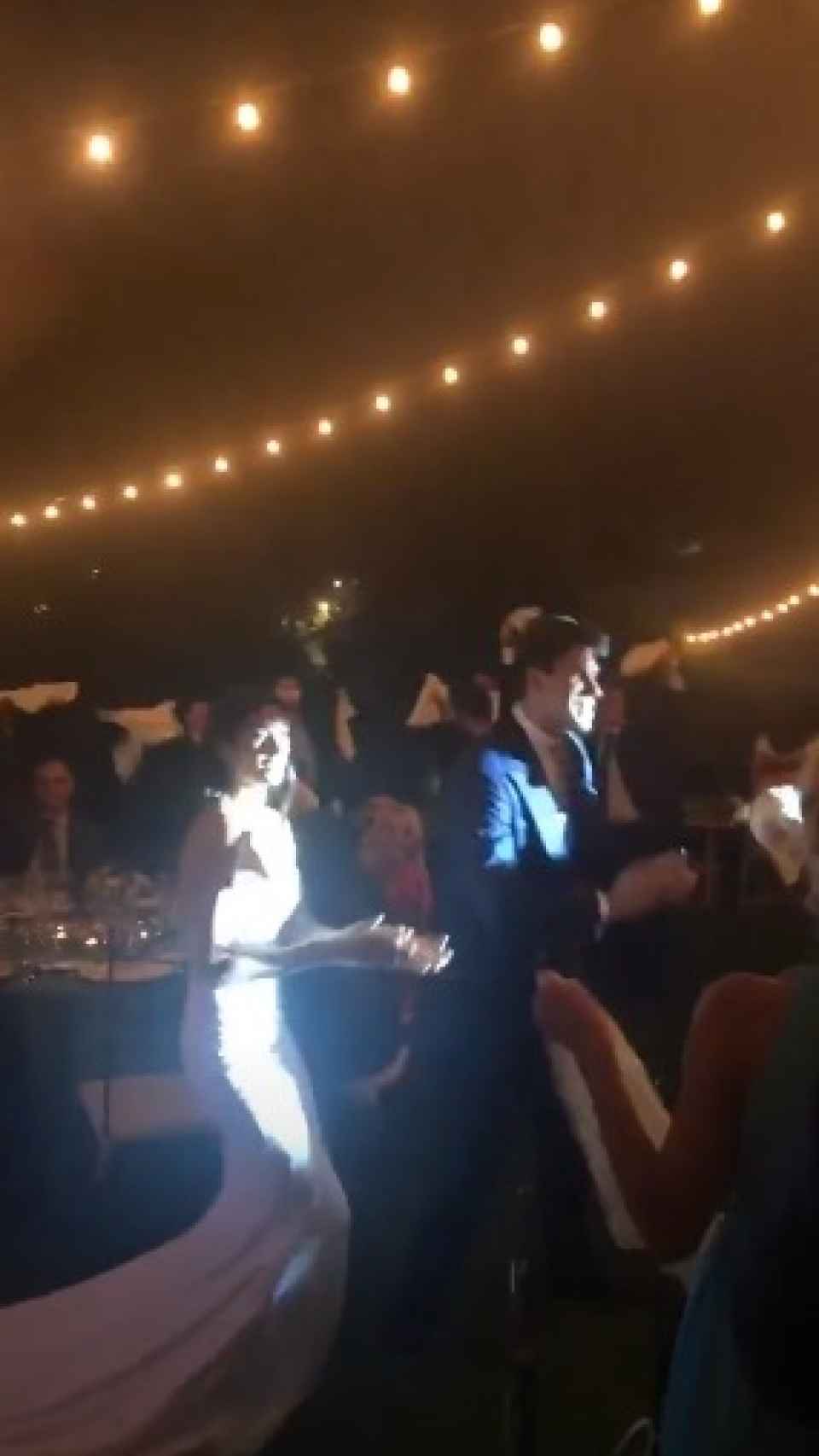 Estela luciendo el vestido de novia en la celebración en una imagen de redes sociales.