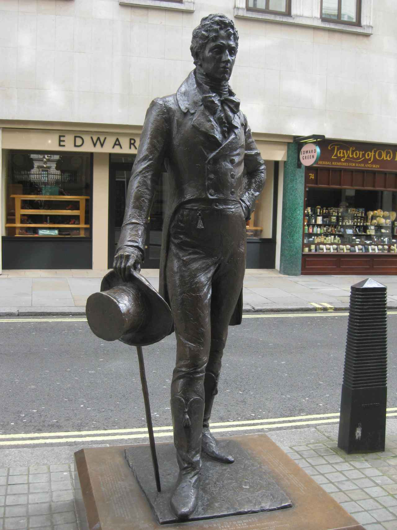Estatua de Beau Brummell en Londres.