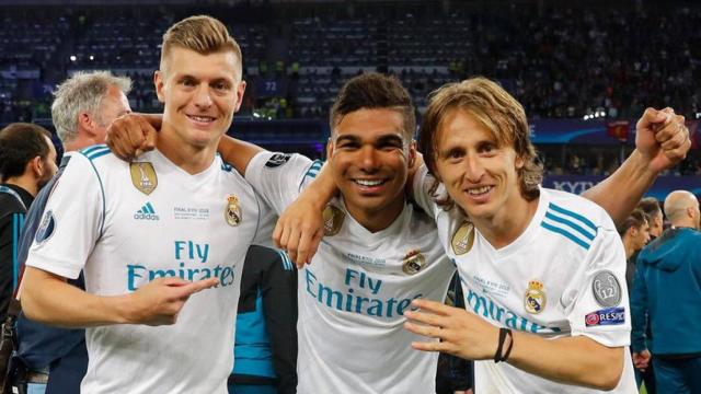 Casemiro junto a Modric y Kroos tras ganar La Decimotercera