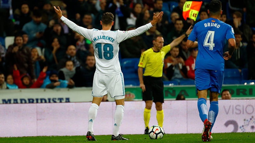Marcos Llorente protesta al juez de línea Foto: Pedro Rodríguez/El Bernabéu
