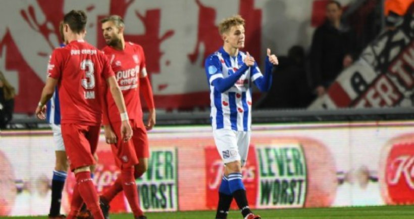 Odegaard frente al Twente. Foto: sc-heerenveen.nl