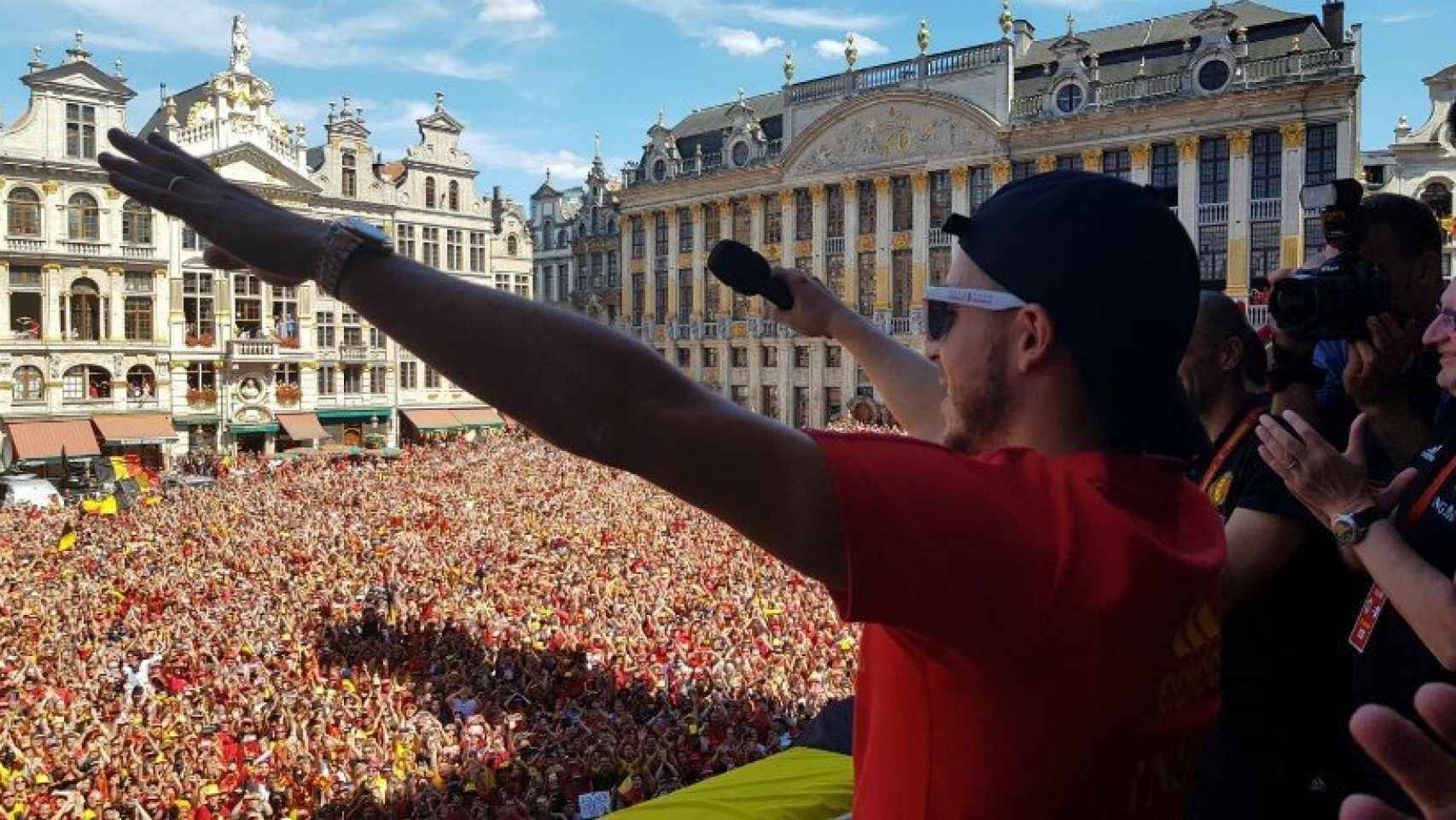 Hazard, aclamado por la afición de Bélgica. Foto Twitter (@hazardeden10)