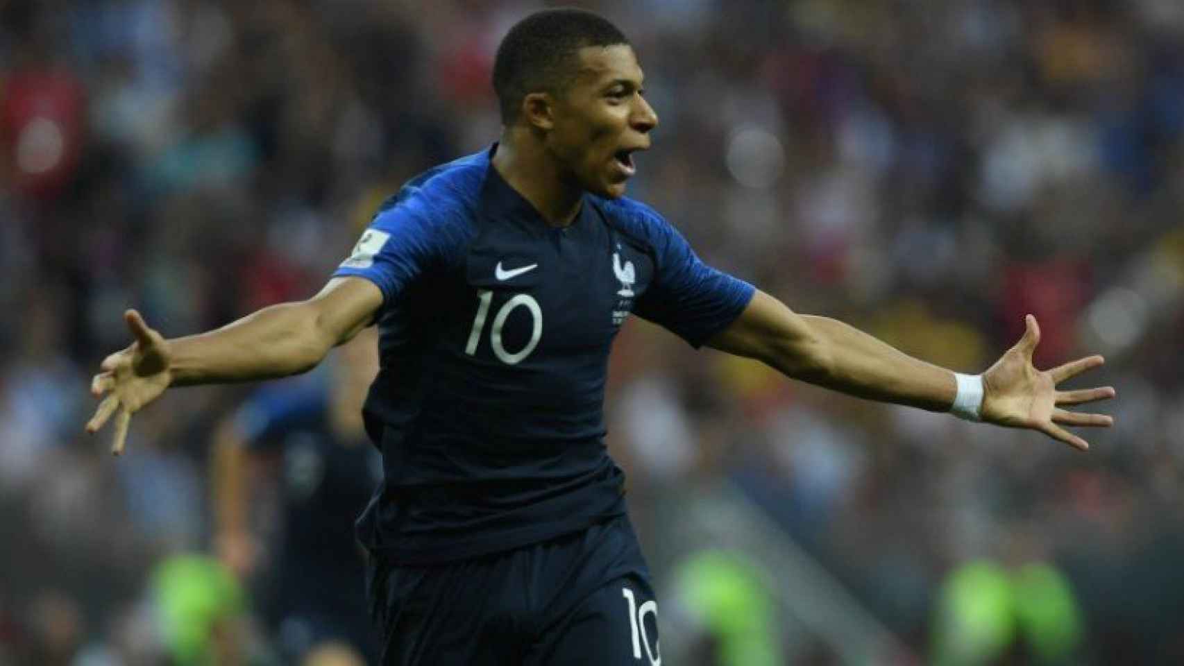 Mbappé celebra un gol con Francia
