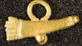 Amuleto de oro con forma fálica