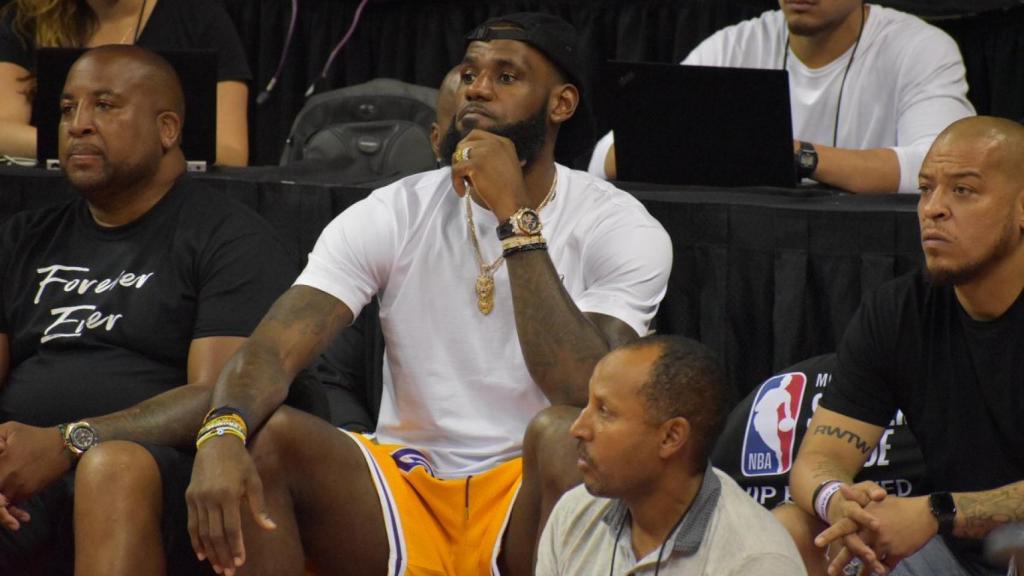LeBron James se estrena con Los Lakers en Las Vegas. Twitter: @nbasummerleague
