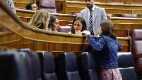 Adriana Lastra (PSOE) con Noelia Vera e Ione Belarra, portavoces de Unidos Podemos.