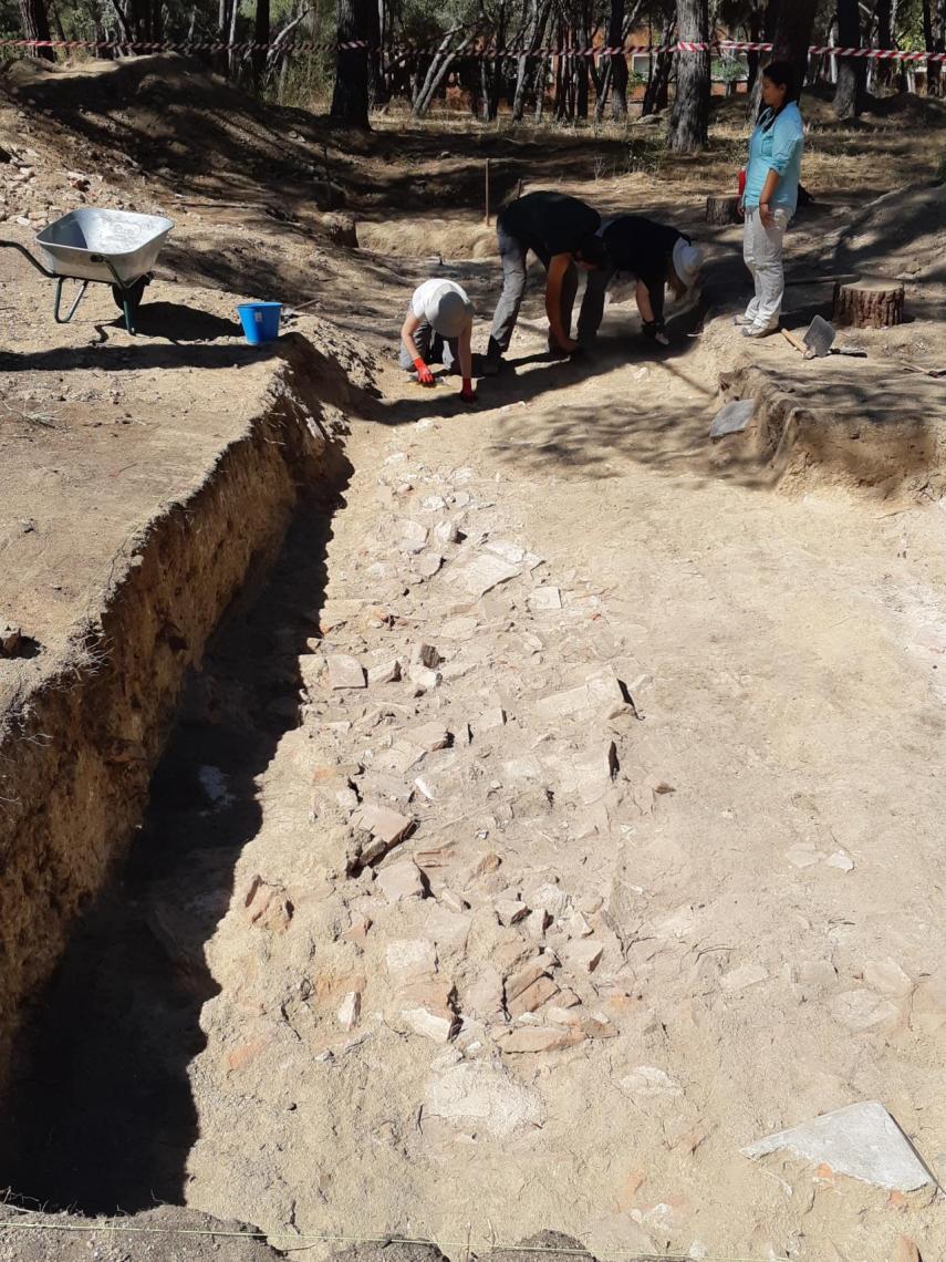 La trinchera hallada en su primer día de excavación.