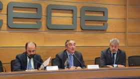 Bernardo Aguilera, responsable de fiscalidad de CEOE y Juan Rosell, presidente de CEOE.