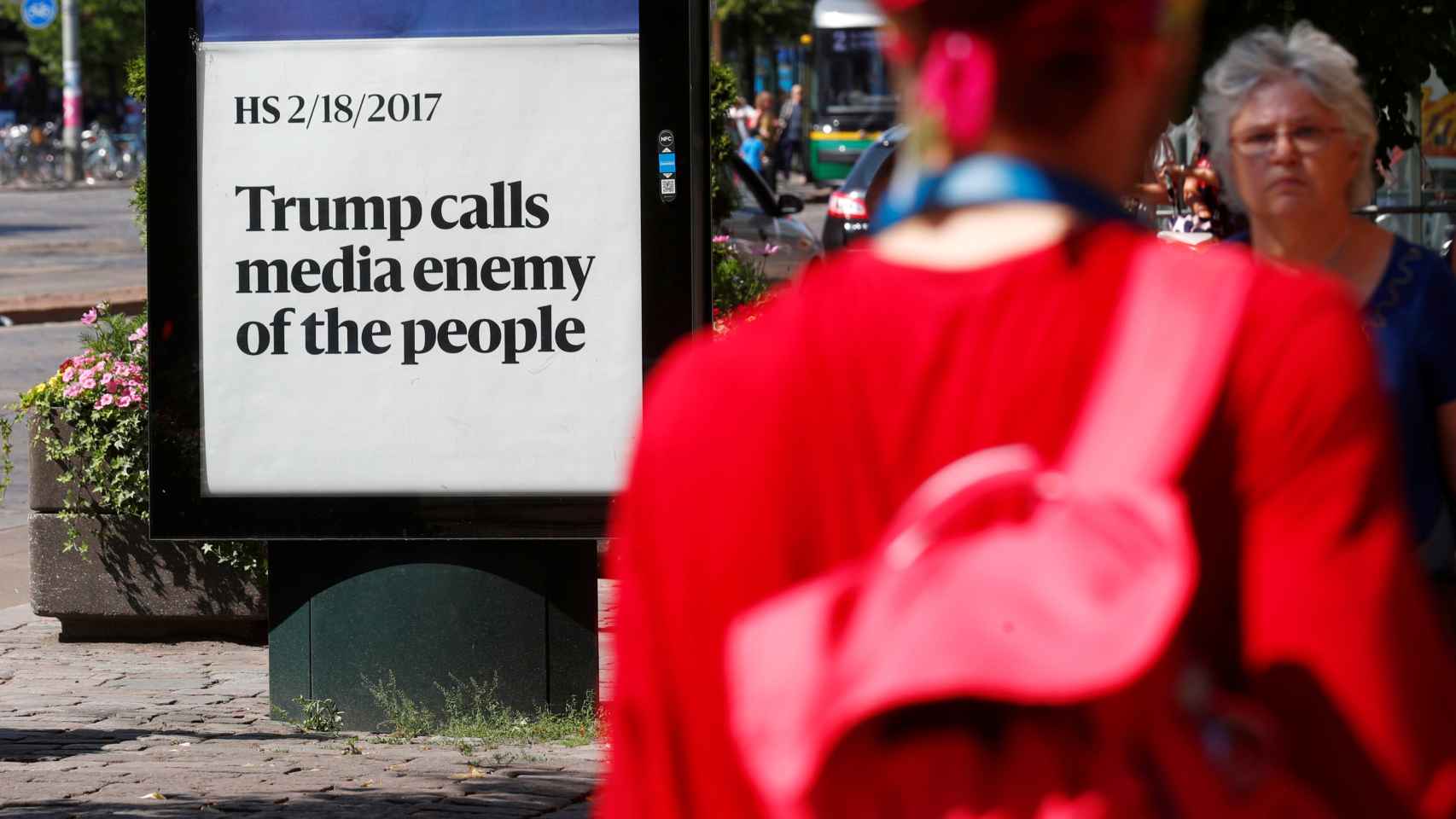 Trump llama a los medios enemigos de la gente