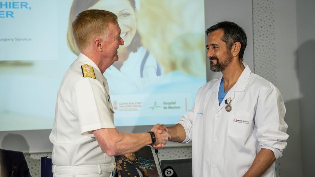 Pedro Cavadas, condecorado por EEUU el pasado mayo por reimplantar la mano a un 'marine'.