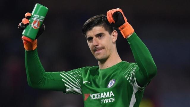 Courtois celebrando durante un partido del Chelsea. Foto: Twitter (@ChelseaFC).