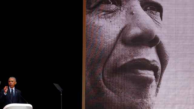 Barack Obama rinde tributo a Mandela durante un acto este martes en Johanesburgo.