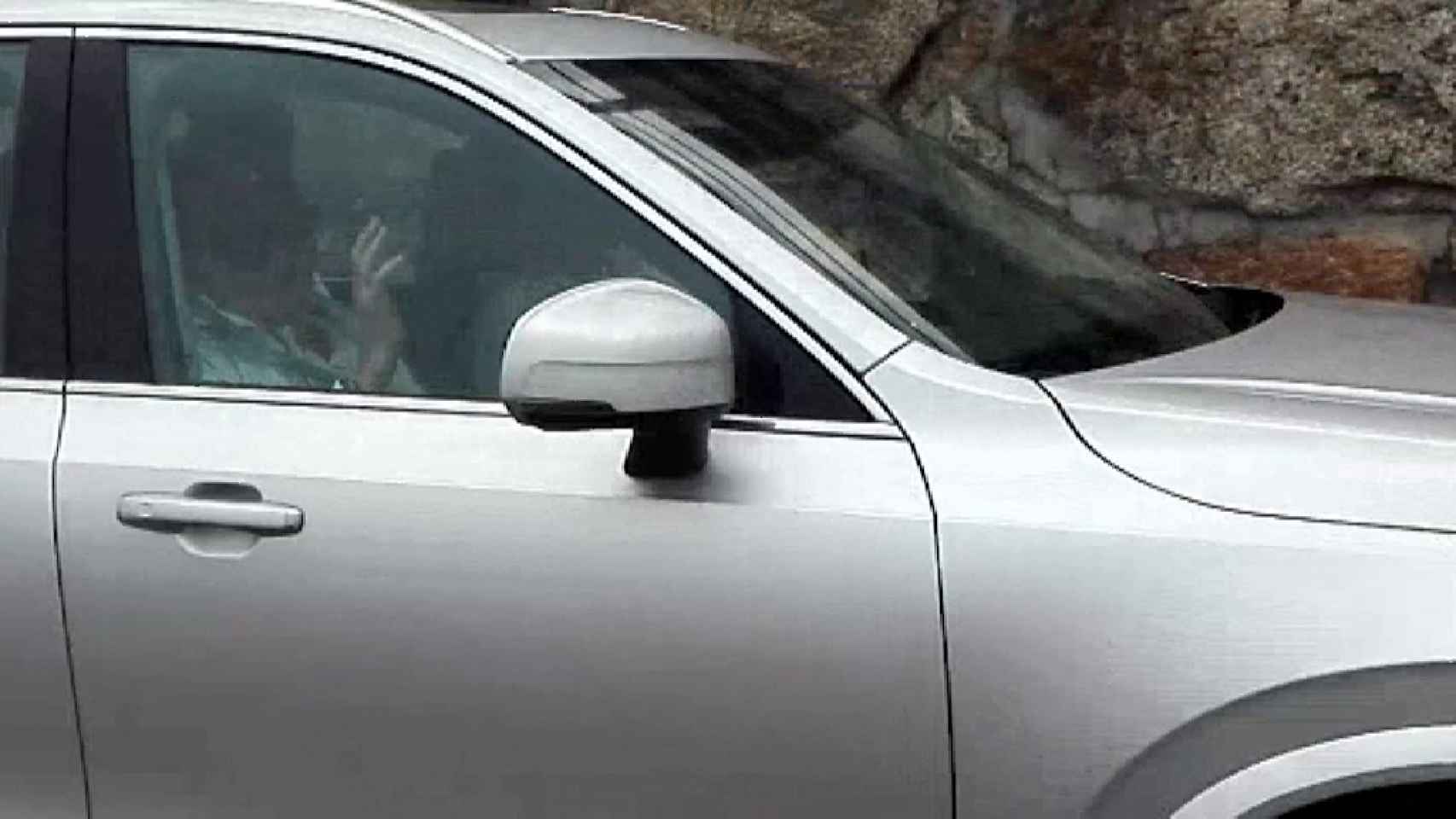 El rey Juan Carlos I, en un coche el pasado fin de semana en Sanxenxo.