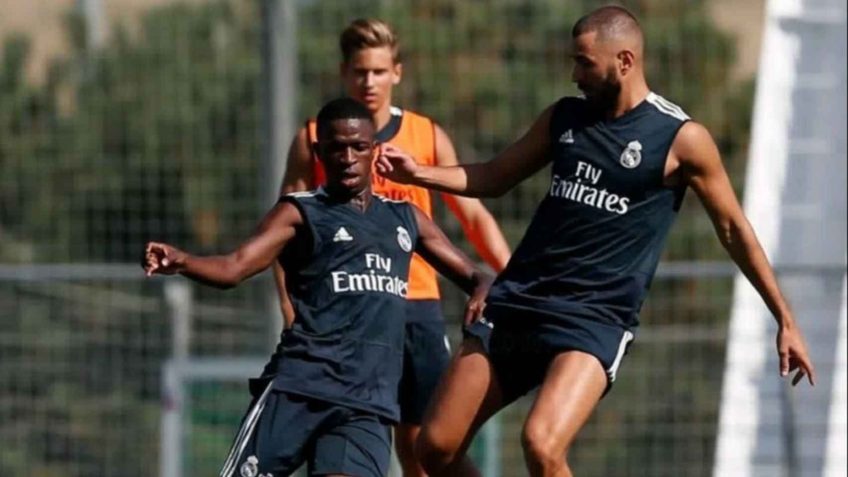 Benzema y Vinicius, juntos en el entrenamiento del Madrid