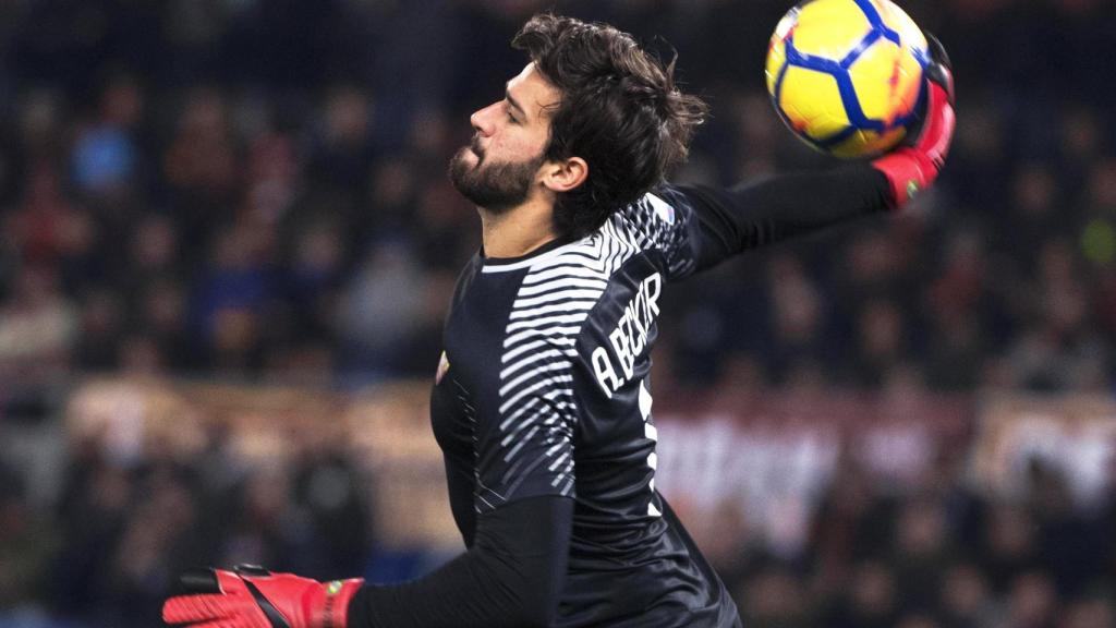 Monchi admite que Alisson está cerca de fichar por el Liverpool