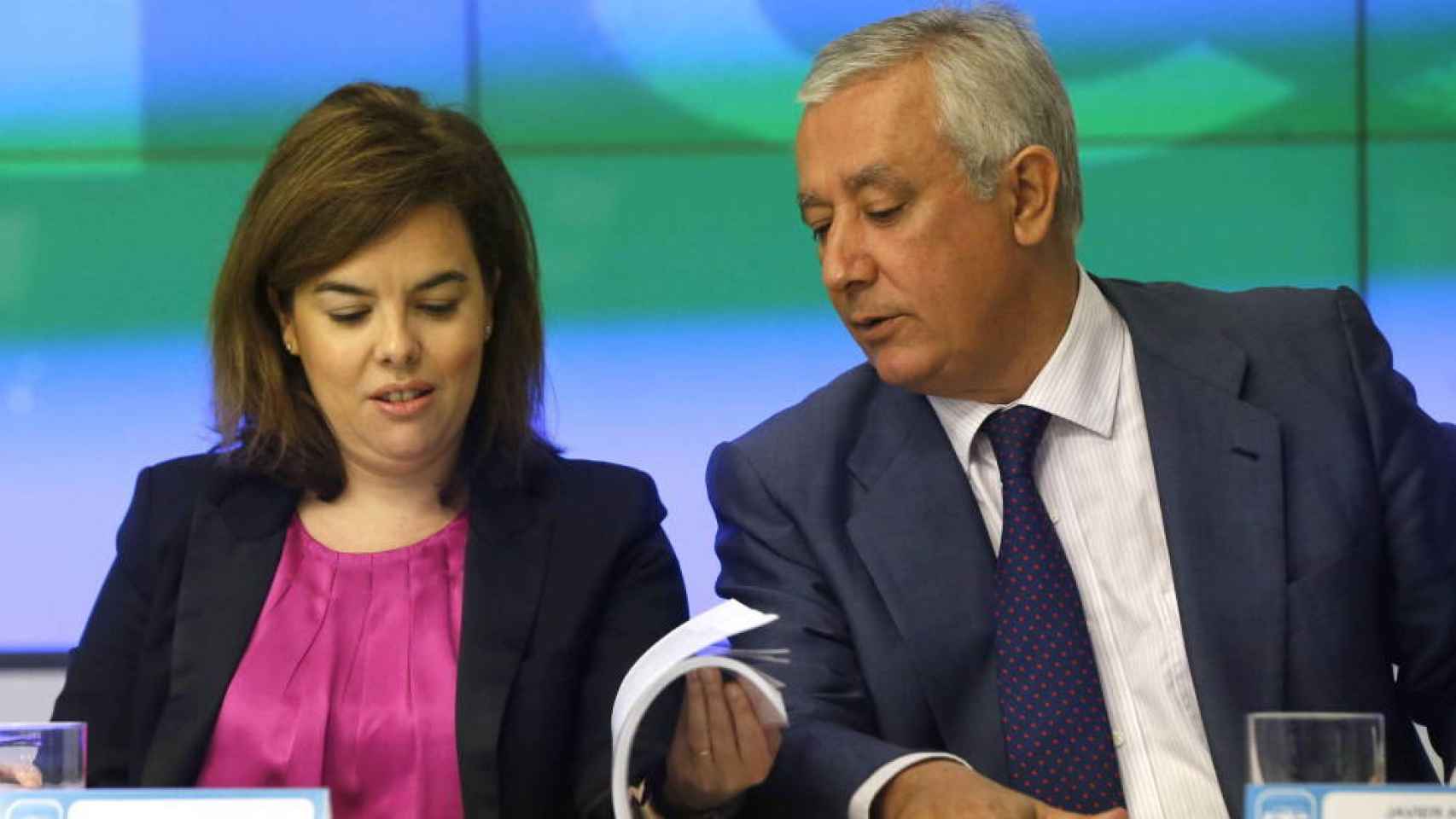 La candidata a presidenta, Soraya Sáenz de Santamaría, con el histórico Javier Arenas.