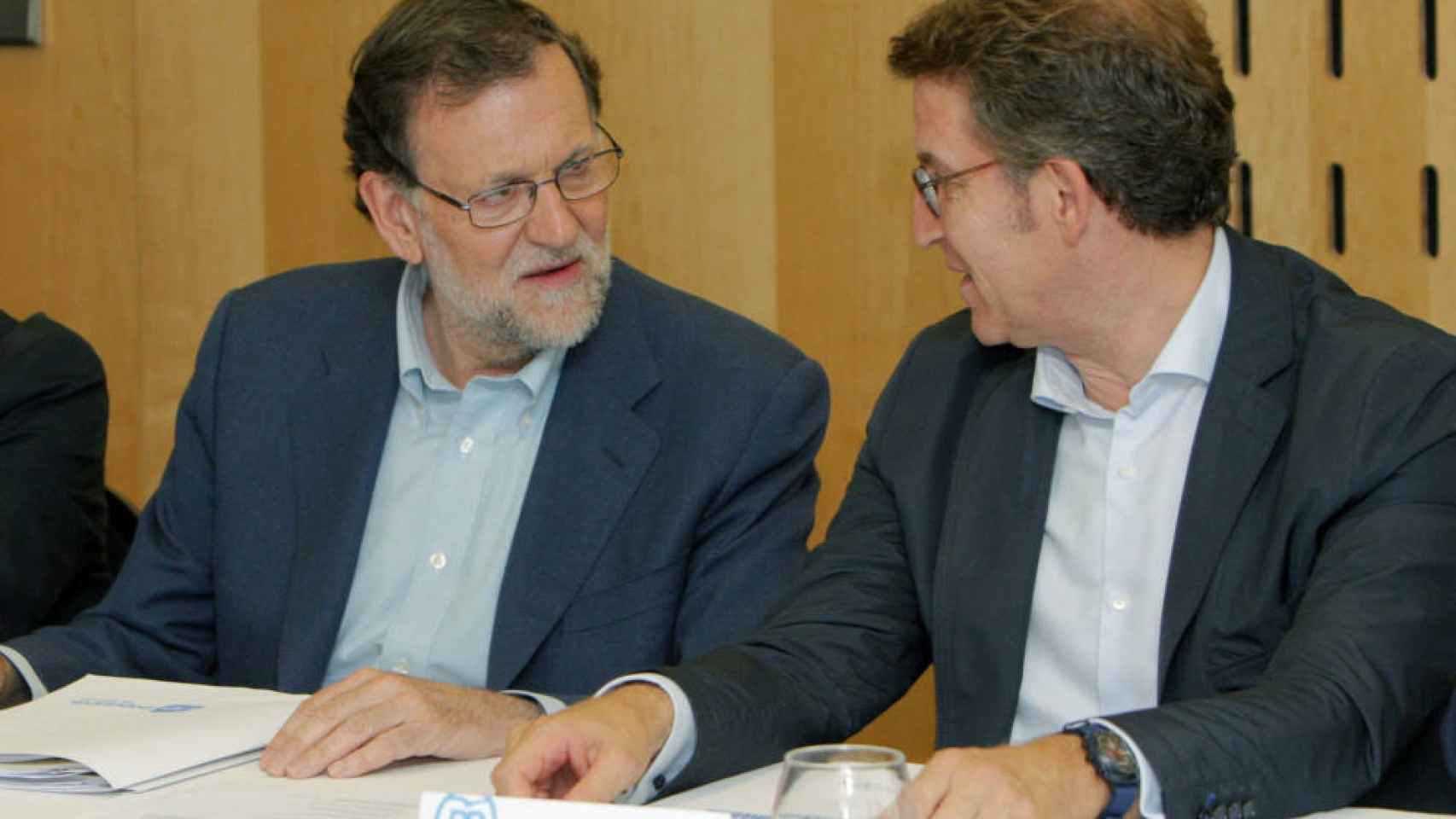 El líder saliente del PP, Mariano Rajoy, con el presidente del PP de Galicia, Alberto Núñez-Feijóo.