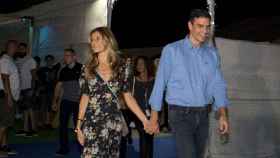 El presidente del Gobierno, Pedro Sánchez, y su esposa, Begoña Gómez, a su llegada al concierto de 'The Killers'.