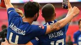 Cesc Fàbregas y Eden Hazard celebran un título con el Chelsea. Foto: Instagram (@cescf4bregas)