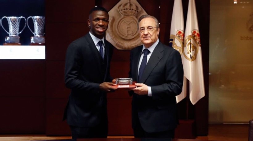 Vinicius y Florentino Pérez. Foto: Twitter (@vini11oficial)