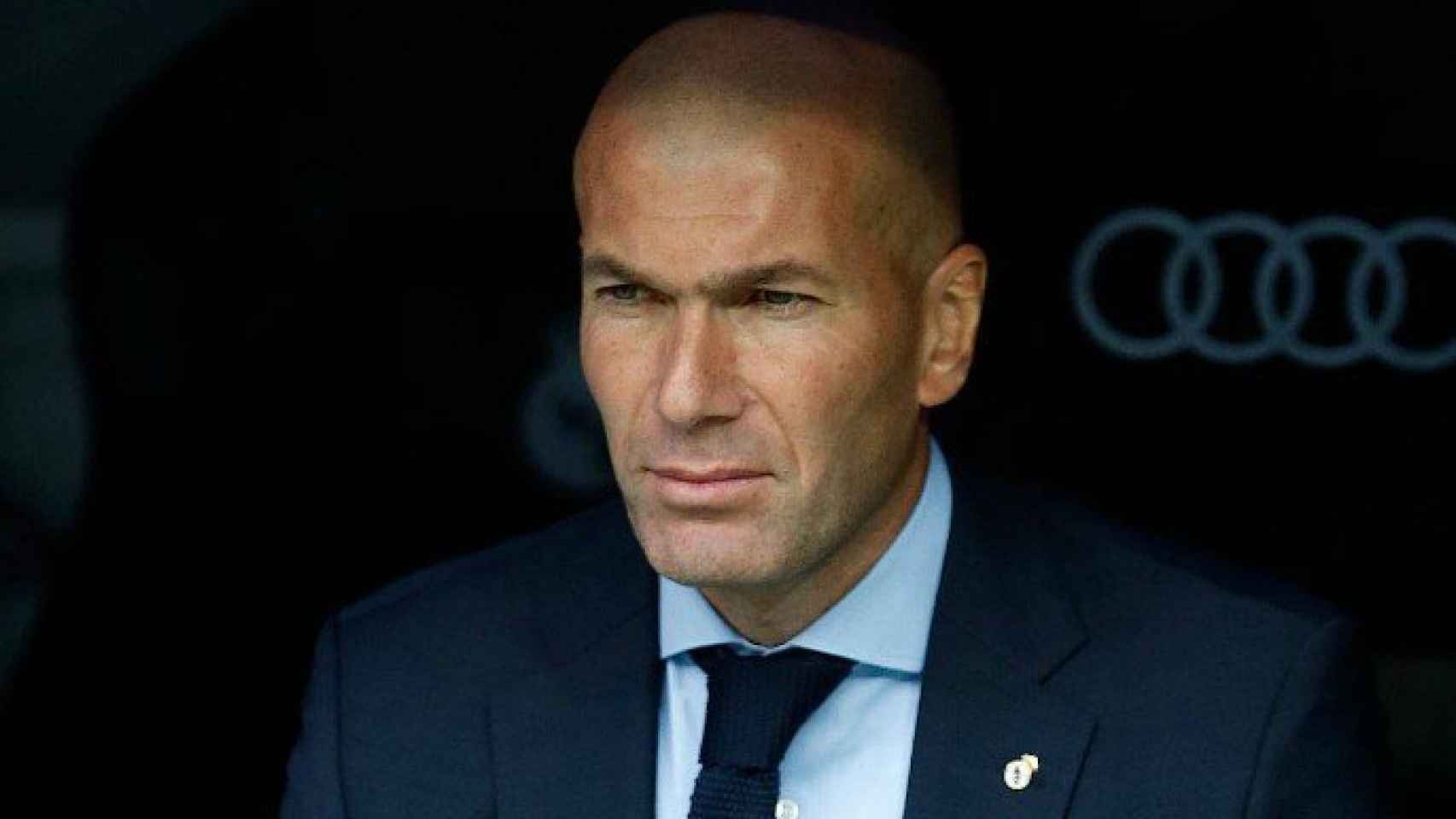 Zidane, en el banquillo del Santiago Bernabéu