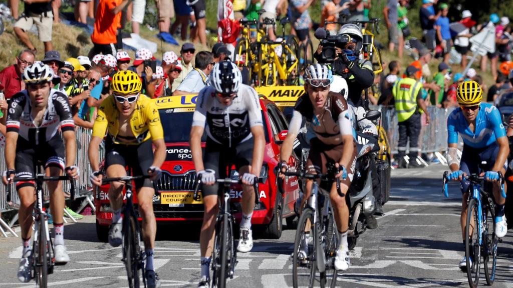 Dumoulin (izq), Thomas, Froome, Bardet y Landa durante la subida a Alpe d'Huez.