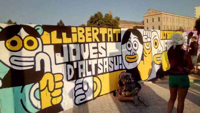 El mural a favor de los 'presos políticos' de Alsasua en Valencia.