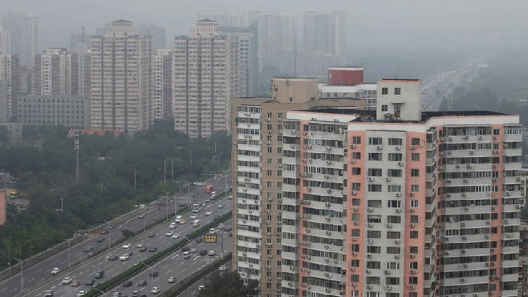 Polución en el Cuarto Anillo de Circunvalación, una masiva autopista de Pekín