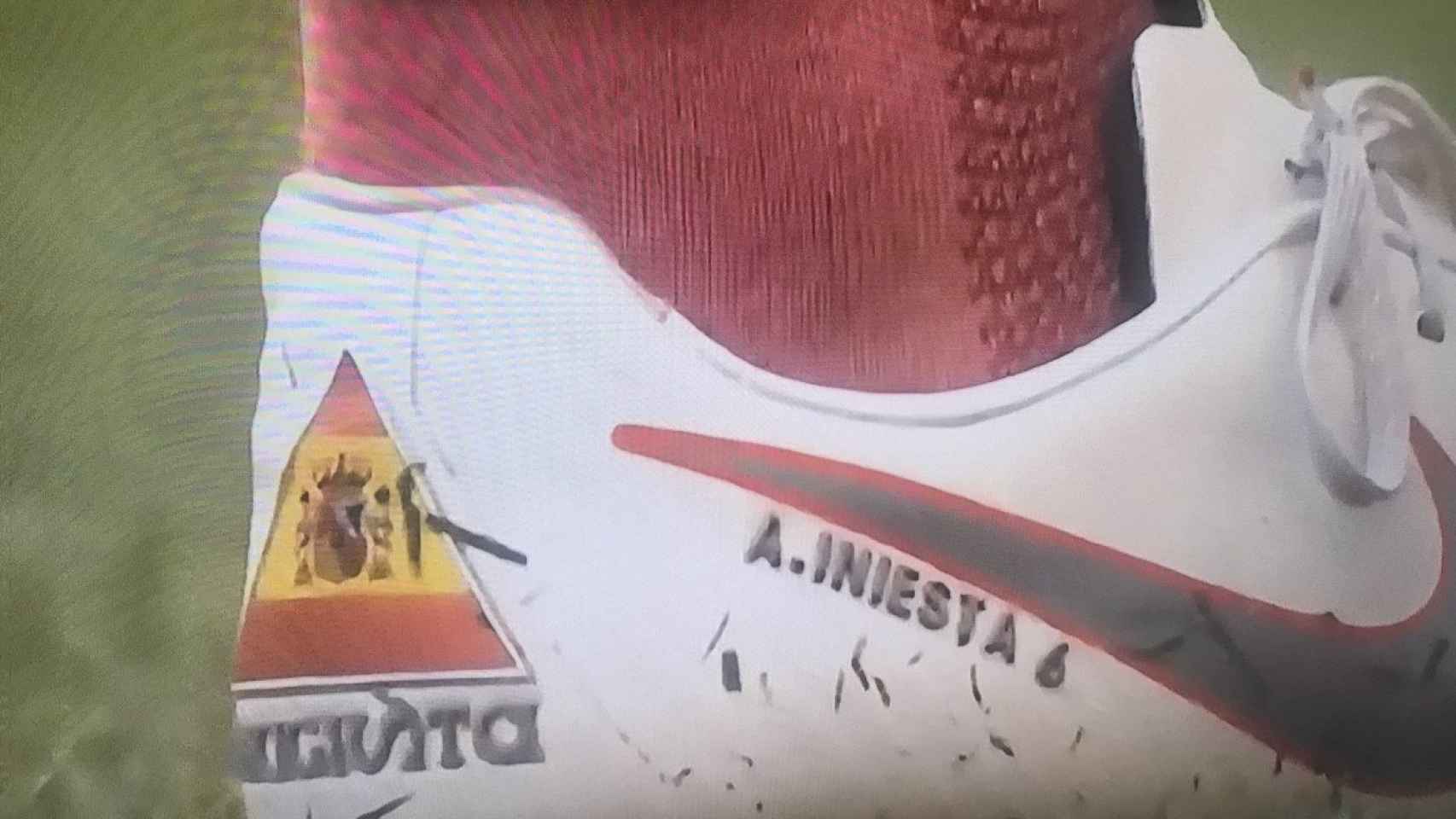 Andrés Iniesta incluye la bandera de España en sus nuevas botas