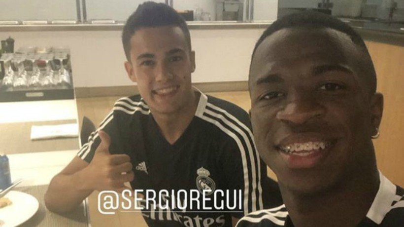 Vinicius con Reguilón
