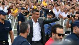 Cristiano Ronaldo tras su reconocimiento con la Juventus. Foto Twitter (@UEFAcom_it)