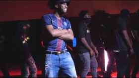 El rapero francés JXSE imita la celebración de Mbappé en su nuevo videoclip