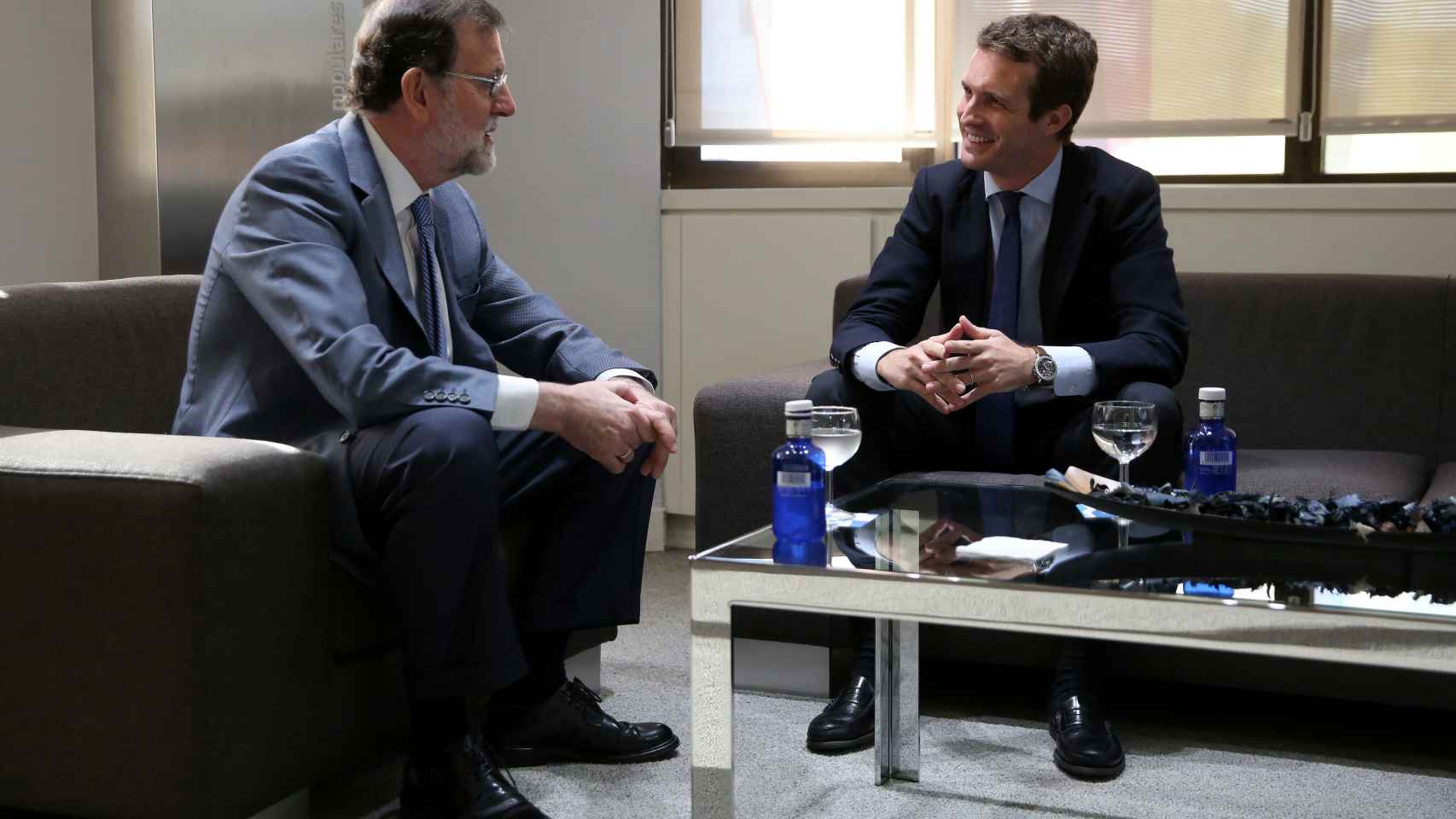 Pablo Casado con Mariano Rajoy este lunes en Génova.