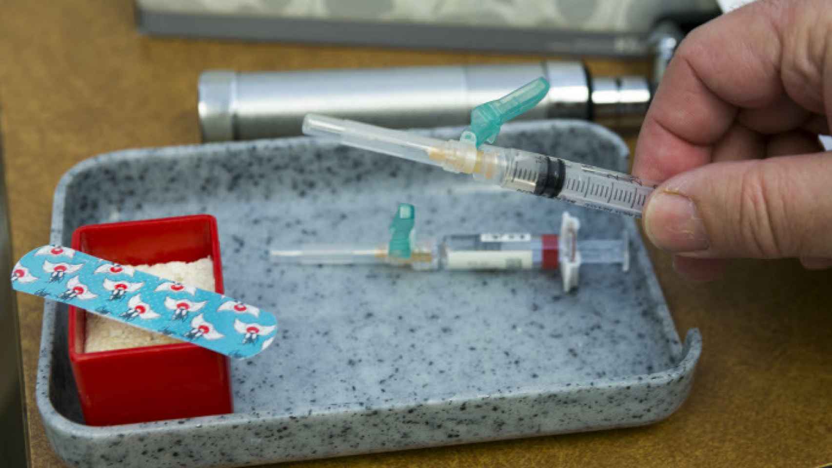 Kit de la vacuna triple vírica.