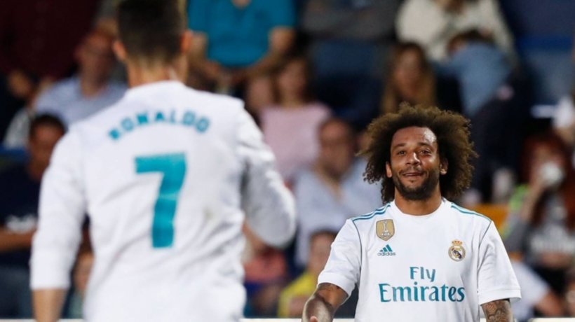 Cristiano celebra con Marcelo su gol al Villarreal