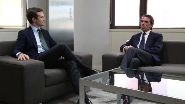 Pablo Casado junto con José María Aznar este martes en Génova.