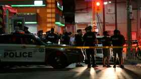 La Policía de Toronto acordona la zona donde tuvo lugar el tiroteo.