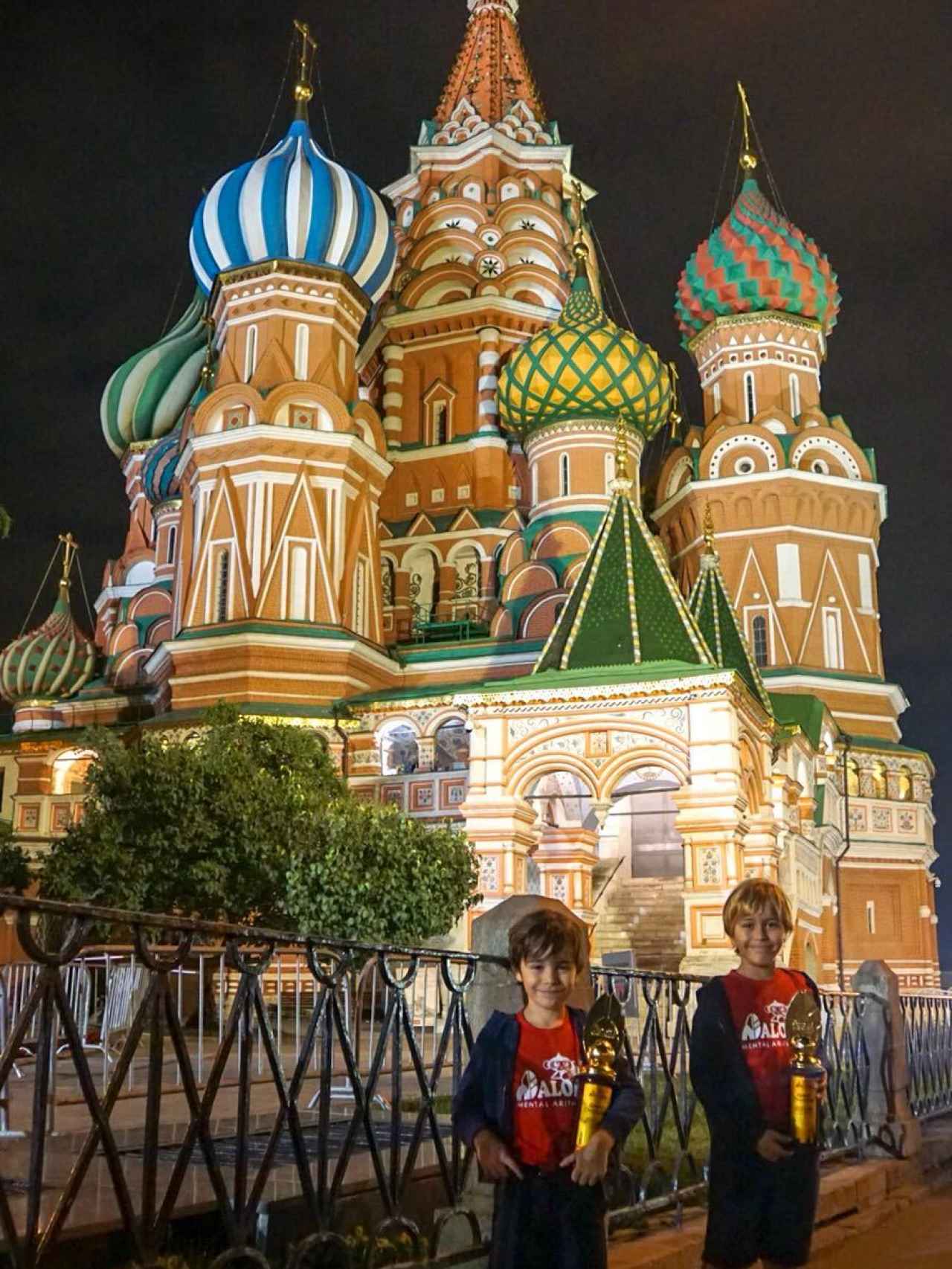 Los hermanos aprovecharon su viaje a Rusia y se tomaron fotos en lugares emblemáticos de Moscú