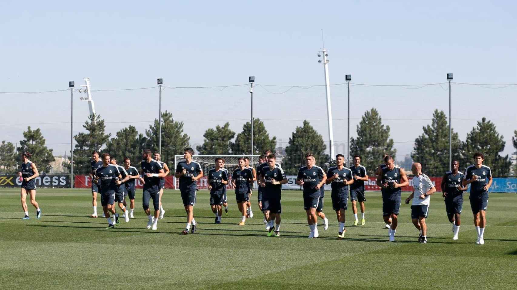 La plantilla del Real Madrid entrenando