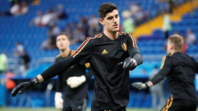 Courtois calienta con Bélgica