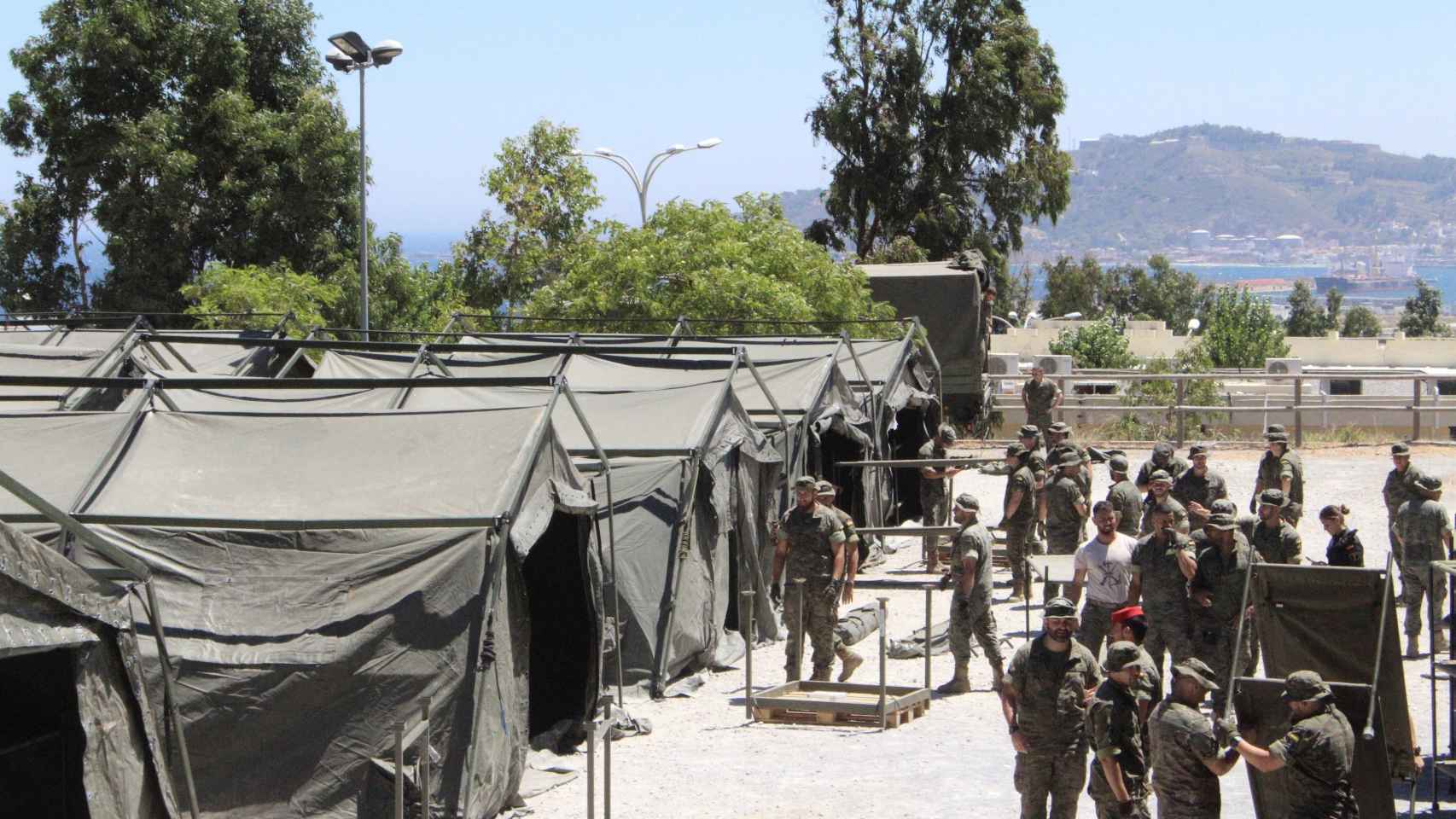más de 600 inmigrantes asaltan la valla de Ceuta