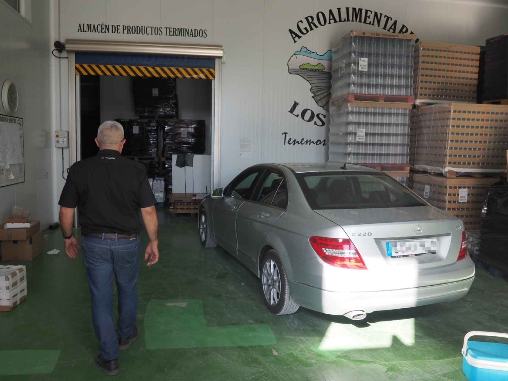 José Antonio Capitán en las instalaciones de la empresa conservera de la que es socio.