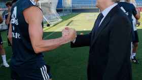 Florentino Pérez saluda a Gareth Bale antes del entrenamiento
