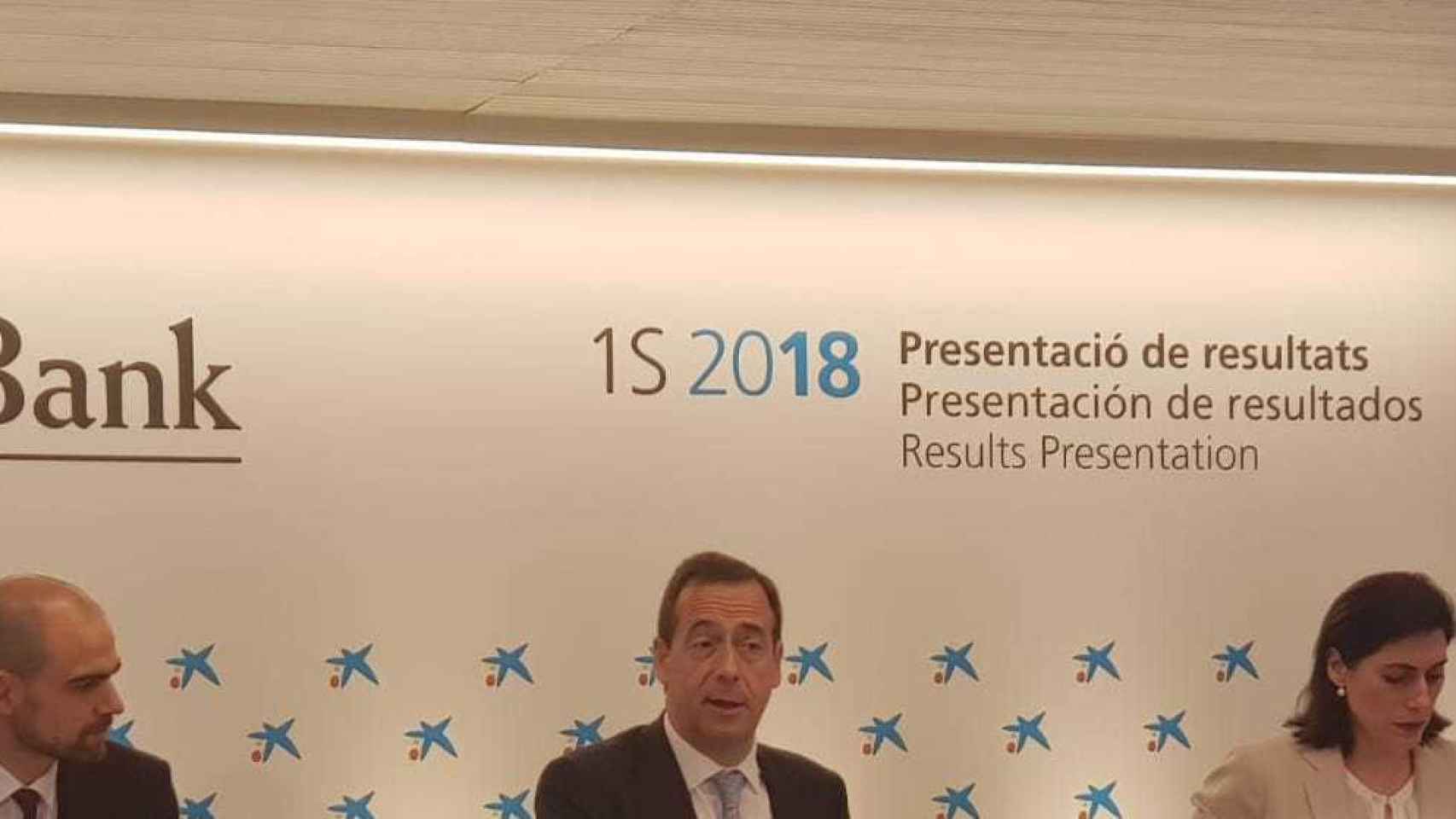 Gonzalo Gortázar, CEO de Caixabank durante la rueda de prensa de presentación de los resultados semestrales.