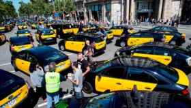 El Taxi de Barcelona monta un 15M para forzar al Gobierno a echar de las calles a Uber y Cabify