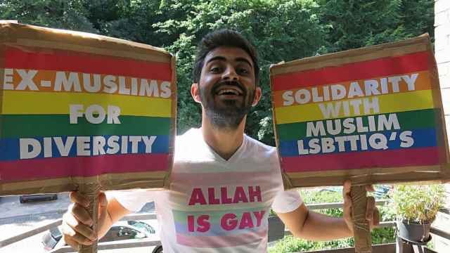 Amed Sherwan, joven iraquí amenazado por sus lemas en el Orgullo Gay.