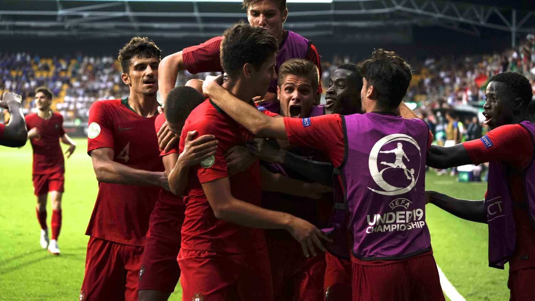Portugal celebra un gol en la final del Europeo Sub19