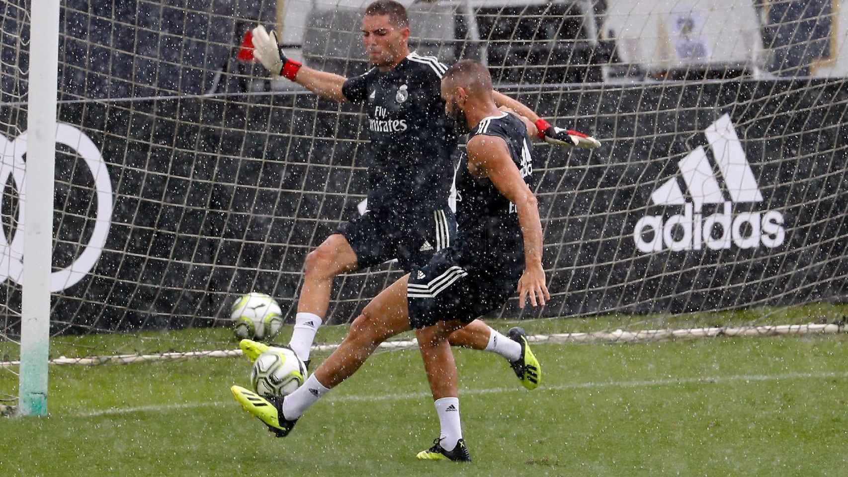 Benzema y Luca Zidane en un entrenamiento del Real Madrid