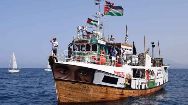 Israel frena la flotilla que se dirigía  a Gaza con ayuda humanitaria en una flotilla
