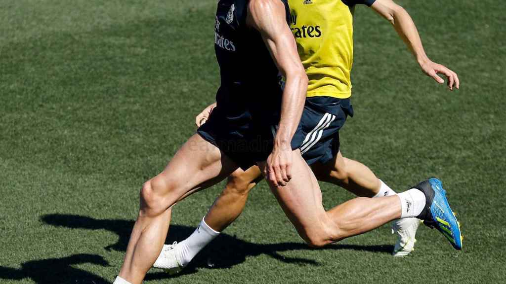 Odegaard y Bale entrenando con el Real Madrid